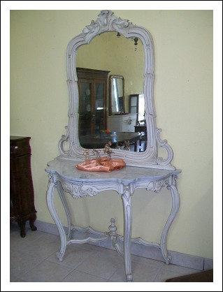 Consolle Luigi Filippo laccata in stile shabby di metà \’800. 230 h x 130 l x 60 p.