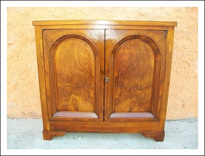 Credenzino o credenza porta TV.  92 l x 35 p x 88 h. 