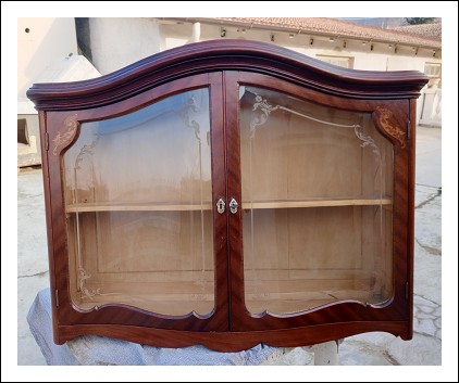 Vetrinetta mossa a pensile. 