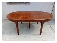 Tavolo ovale allungabile. 197lx106p 335 aperto completamente 