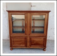 Credenza a 4 porte, vetrina, libreria.