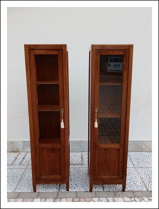 Coppia di librerie, vetrinette ad un anta. 41,5x35 41,5x39. 161h