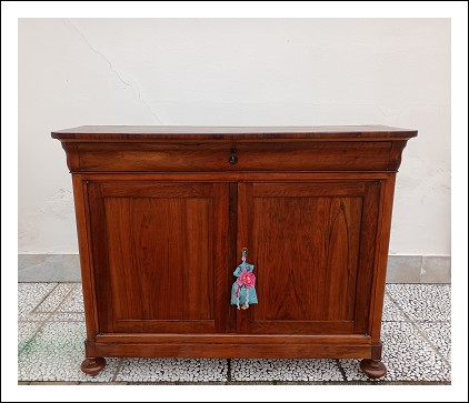 Credenza con la gola Luigi Filippo. 138lx42px108h