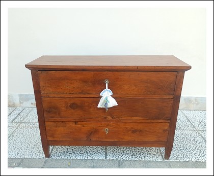 Antico comoncino Luigi xvi di piccole dimensioni.118lx40px86h