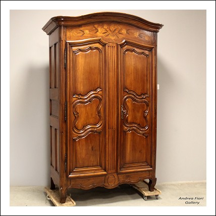 Antico Armadio Credenza Luigi XV in noce intarsiato XVIII secolo