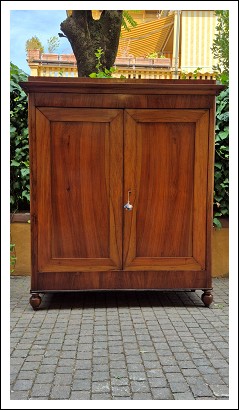 Armadio credenza antico emiliano Carlo X in noce