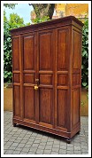 Armadio dispensa antico in ciliegio pannellato
